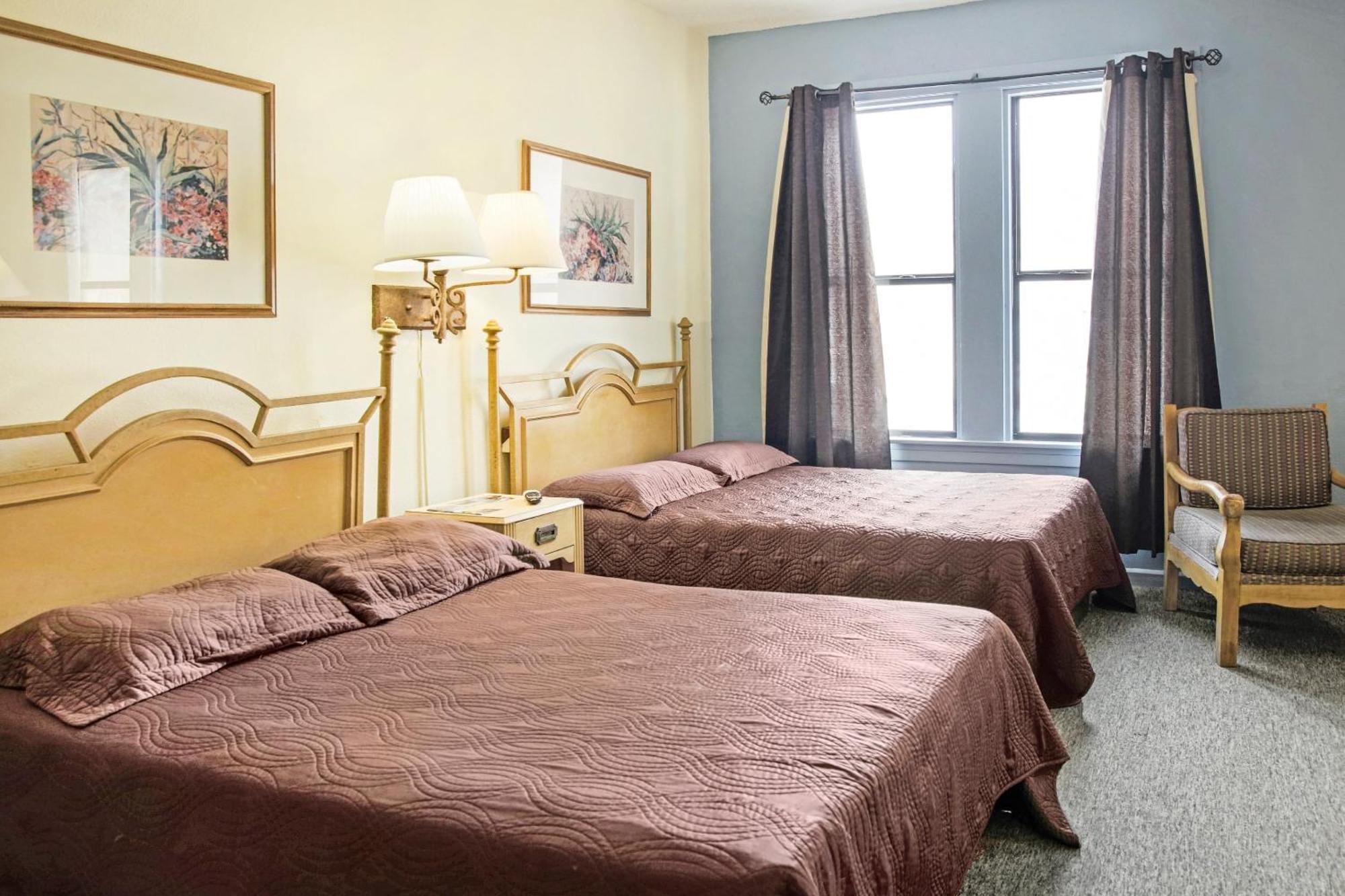 Oyo Historic Cameron Hotel Brownsville I-69E Ngoại thất bức ảnh