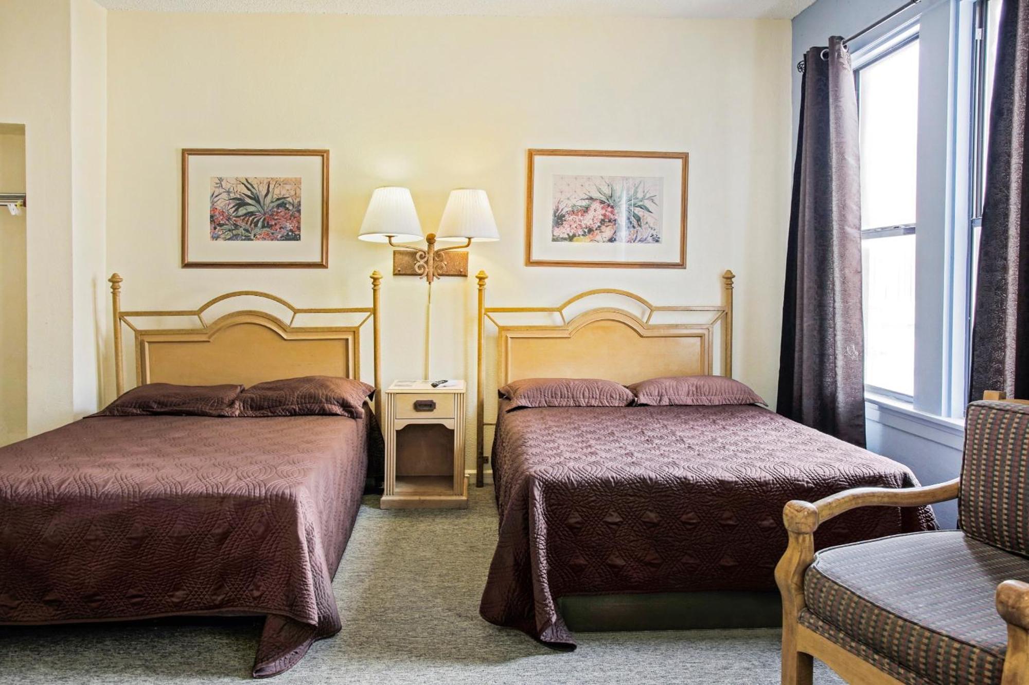 Oyo Historic Cameron Hotel Brownsville I-69E Ngoại thất bức ảnh