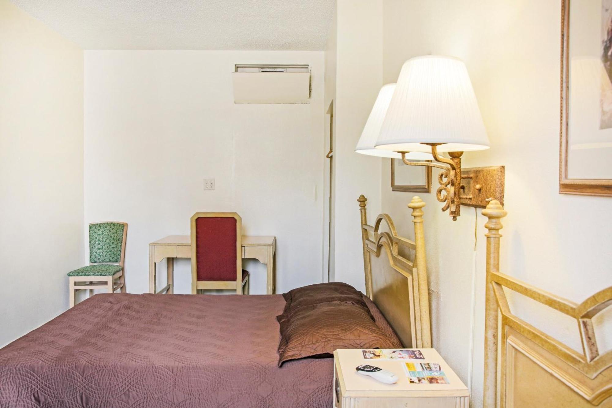 Oyo Historic Cameron Hotel Brownsville I-69E Ngoại thất bức ảnh