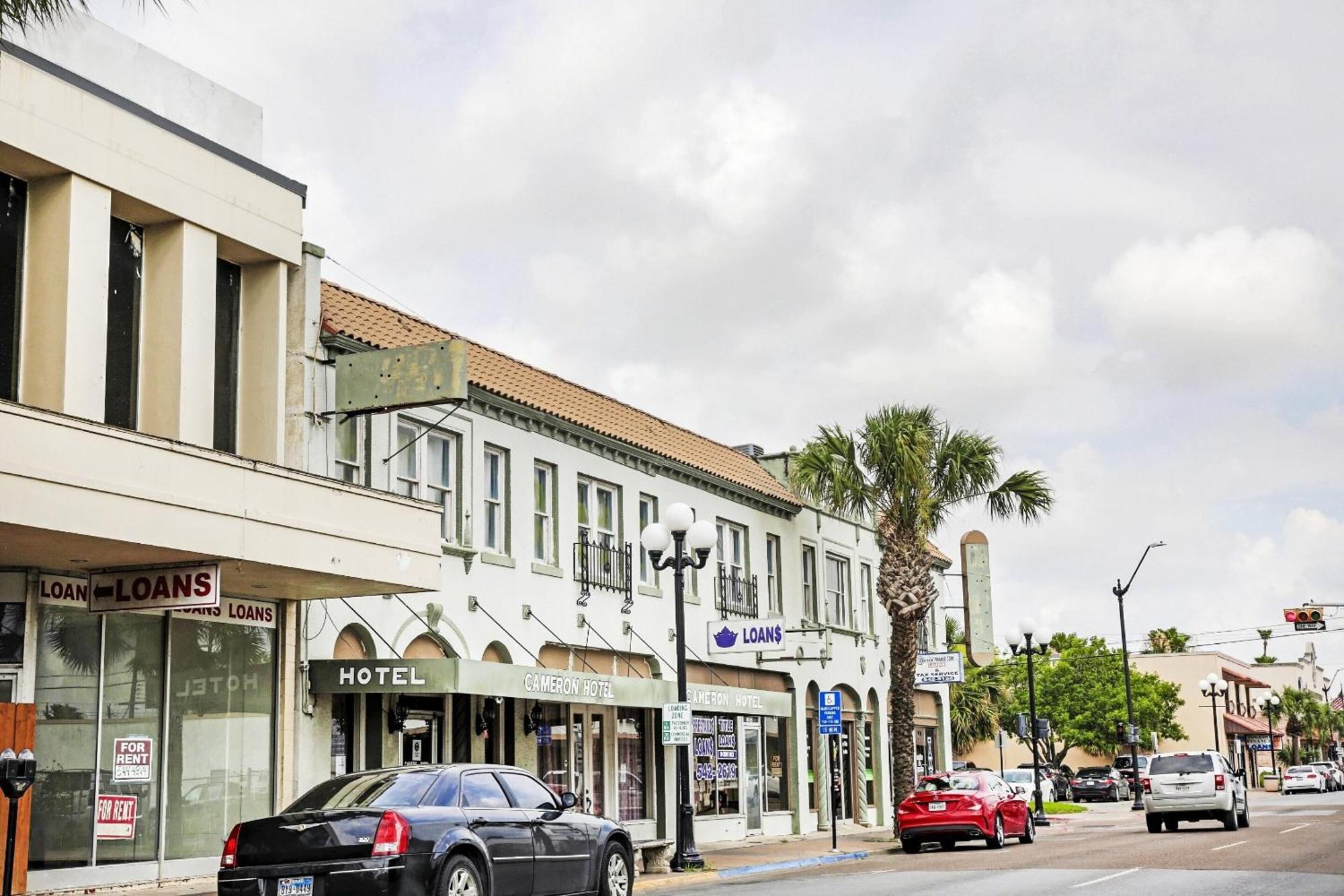 Oyo Historic Cameron Hotel Brownsville I-69E Ngoại thất bức ảnh