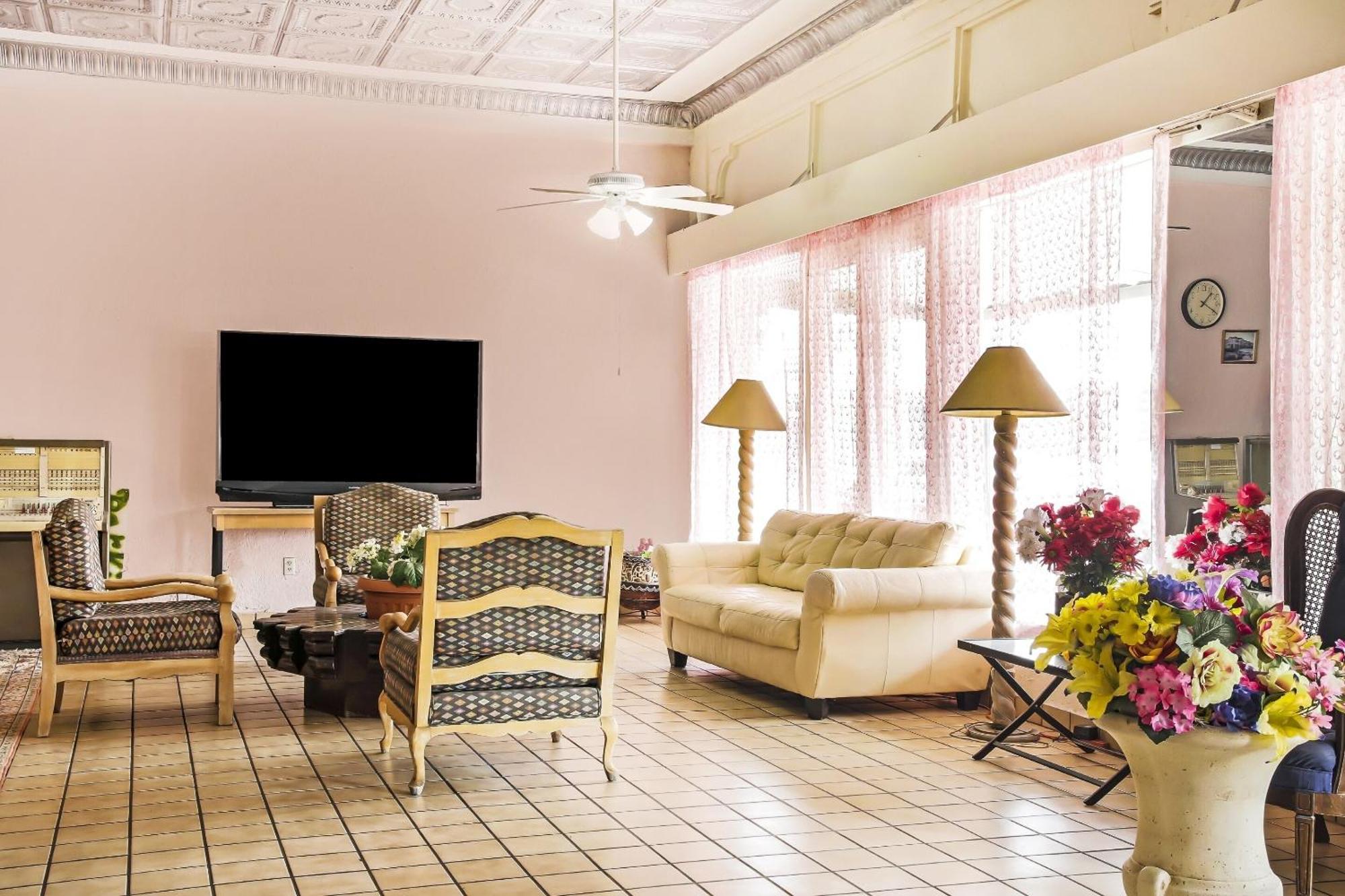 Oyo Historic Cameron Hotel Brownsville I-69E Ngoại thất bức ảnh