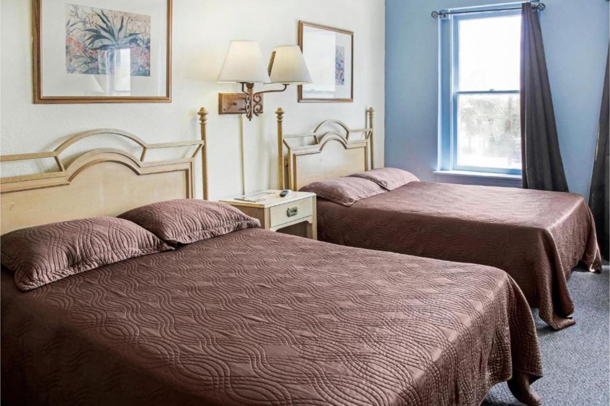 Oyo Historic Cameron Hotel Brownsville I-69E Ngoại thất bức ảnh