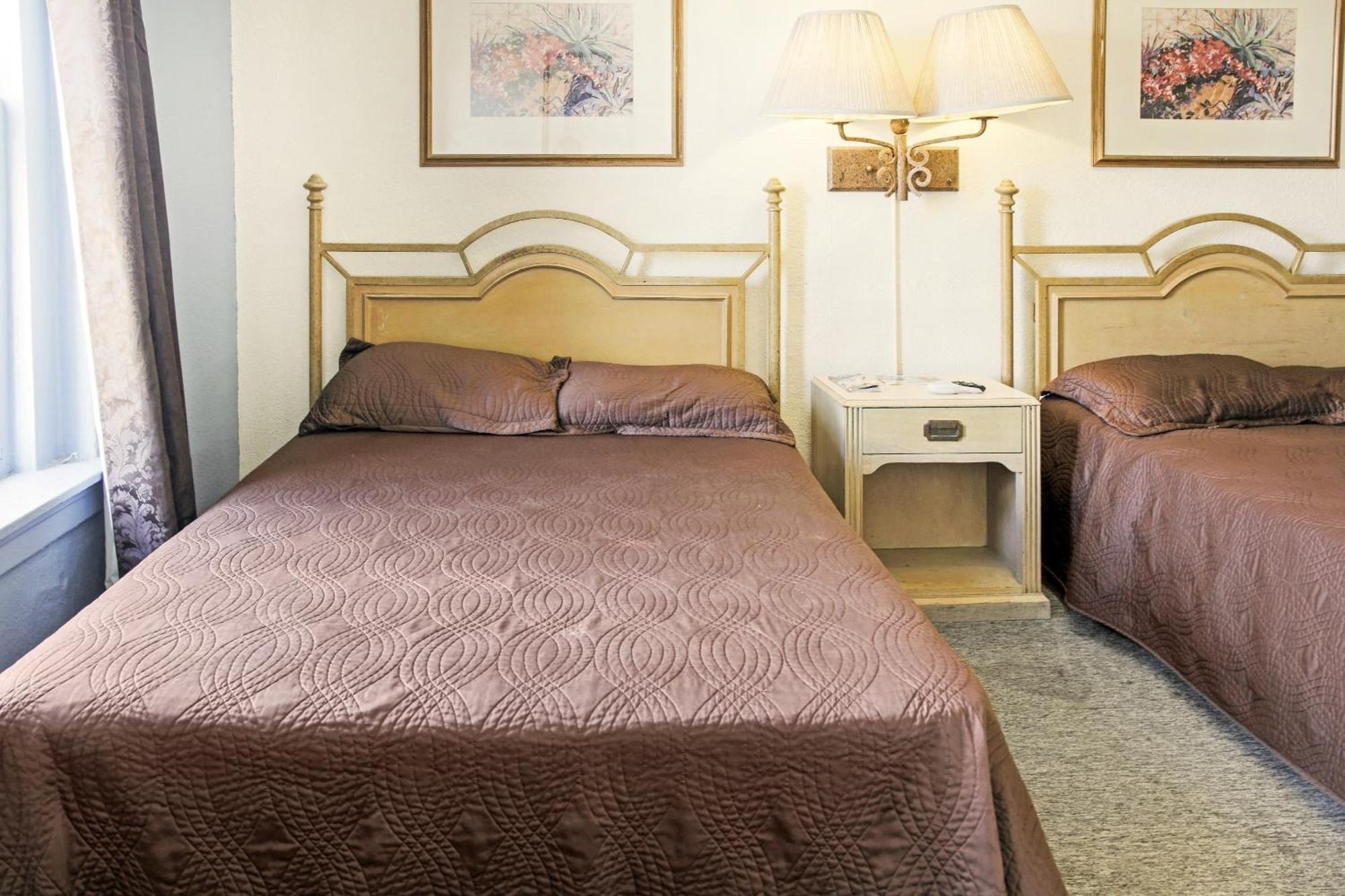 Oyo Historic Cameron Hotel Brownsville I-69E Ngoại thất bức ảnh