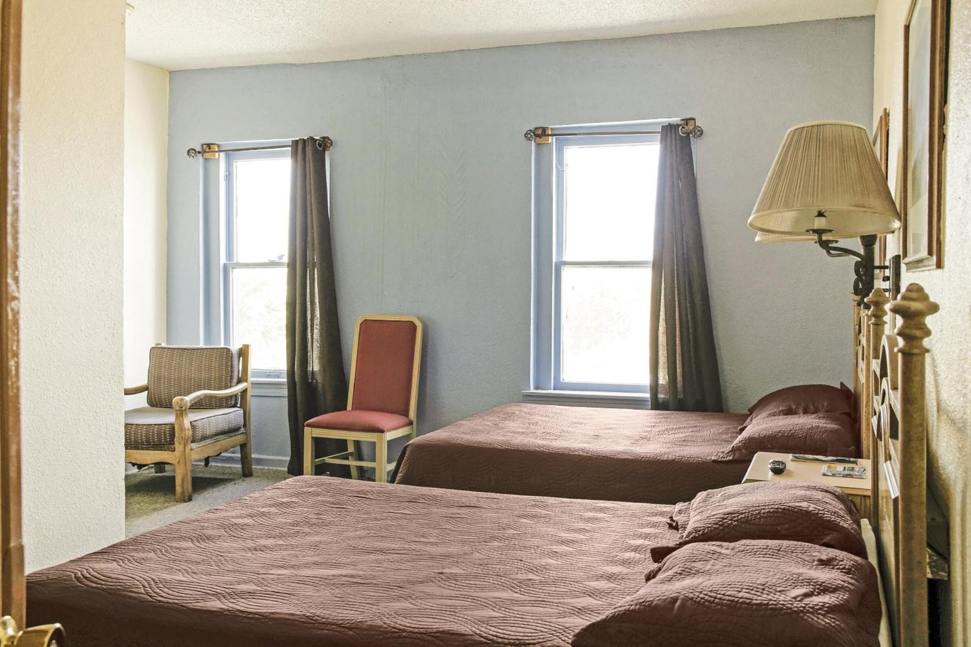 Oyo Historic Cameron Hotel Brownsville I-69E Ngoại thất bức ảnh
